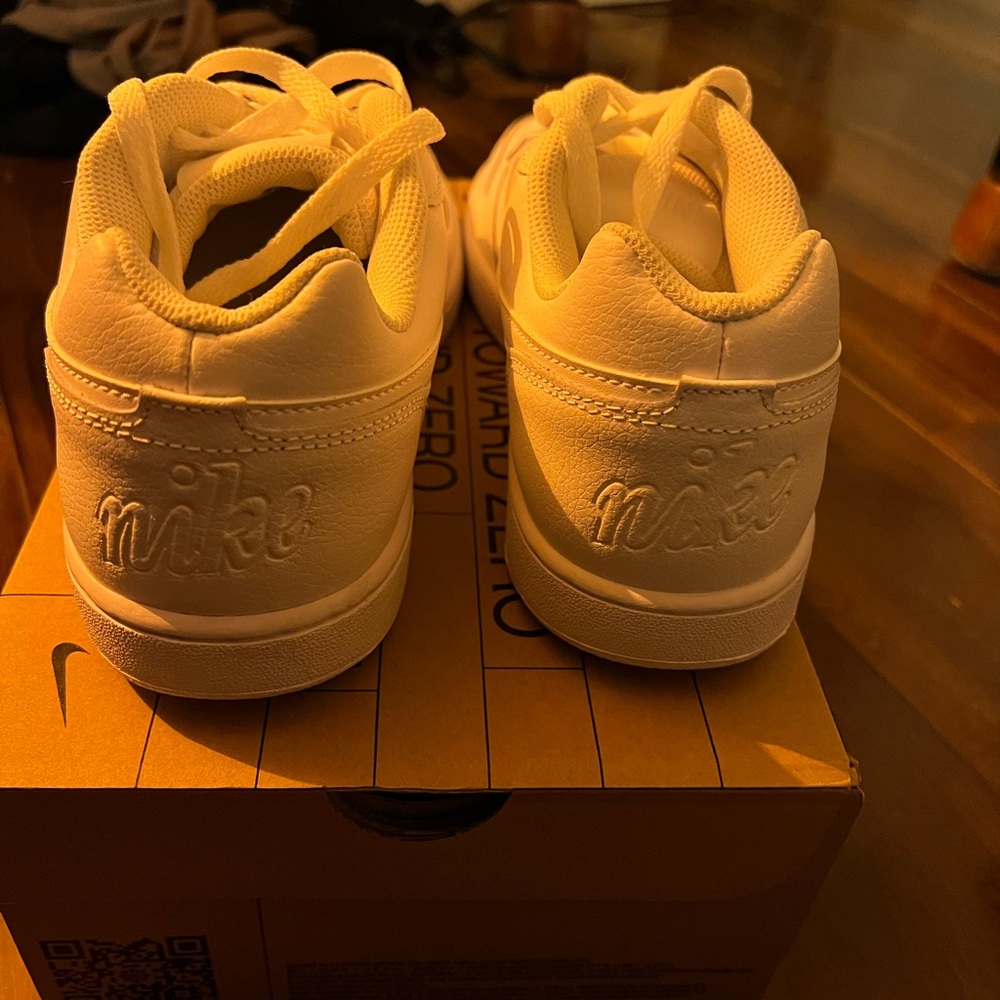 Nike Shoes Size 10 - Picture 2 of 3